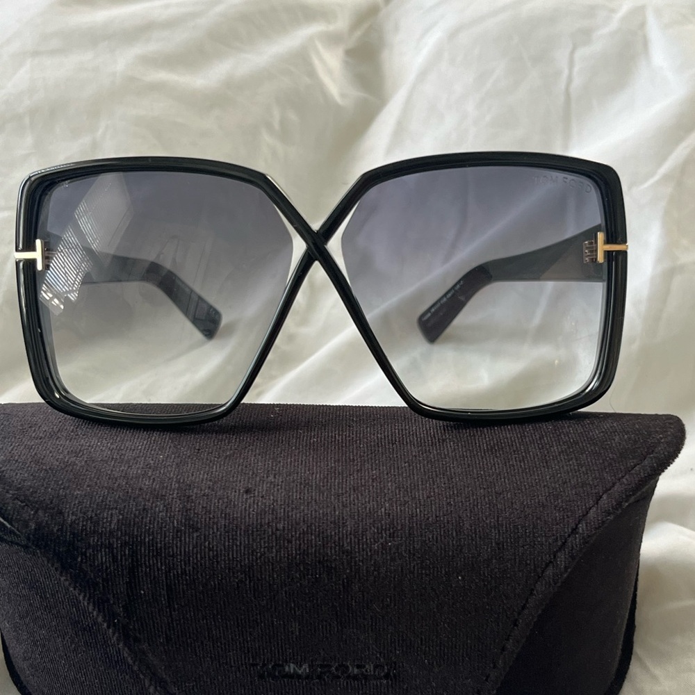100% Authentic Tom Ford sunglasses square frame TF1117
